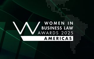 Imagen de Vivian Liberman y el equipo de BLP celebrando los premios Firma del Año en Centroamérica y Líder ESG del Año en los Women in Business Law Awards 2025.